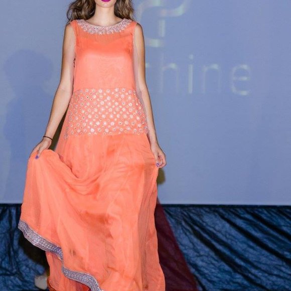 Long Gown - Picture 6 of 7